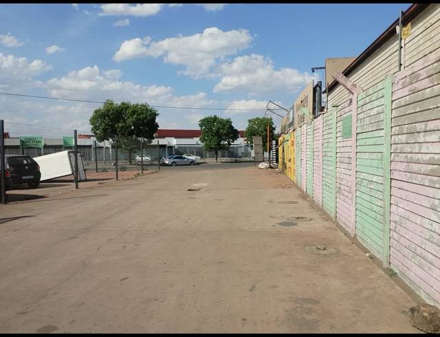 1,400M² INDUSTRIAL YARD FOR SALE IN VEREENIGING INDUSTRIAL